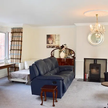 4 Bed Townhouse In Apartman *